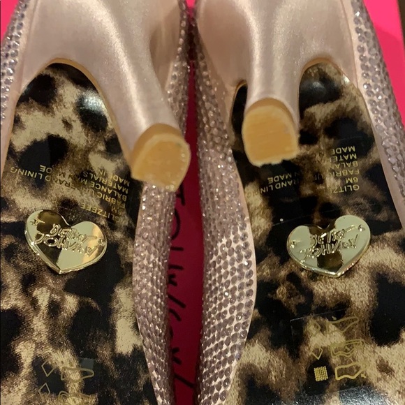 😍 Betsey Johnson Glitzeee Blush Pink Heels 😍 - Picture 8 of 9